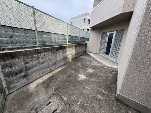 豊中市東豊中町６丁目の賃貸マンションの庭