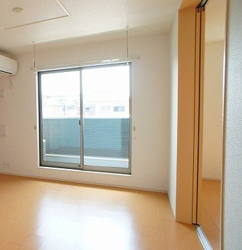 イースト・ウィステリアの居間・リビング