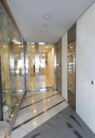 アソルティ日本橋小伝馬町ビルのエントランス|落ち着いたエントランスです