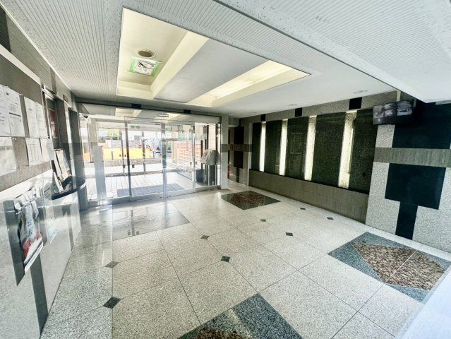 ダイアパレス西公園のエントランス