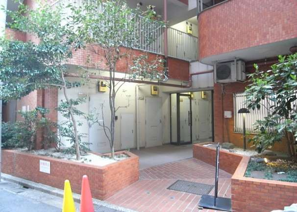 西新宿ダイヤモンドパレスのエントランス