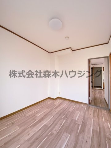 【洋室】 | 　レスターテII | 広々とした洋室です