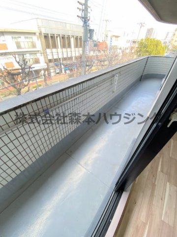 【バルコニー】 | 　レスターテII | お洗濯にも便利なバルコニー付き