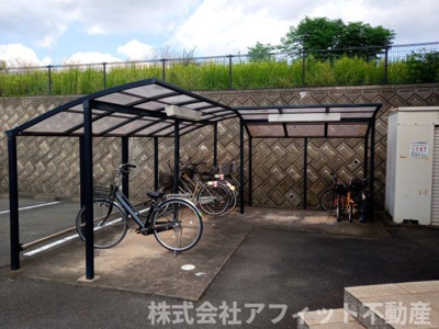 【その他共用部分】 | ブリリアントヒルズ | 屋根付き駐輪場