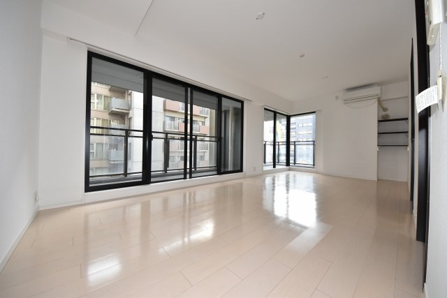 シティタワー堀江の居間・リビング