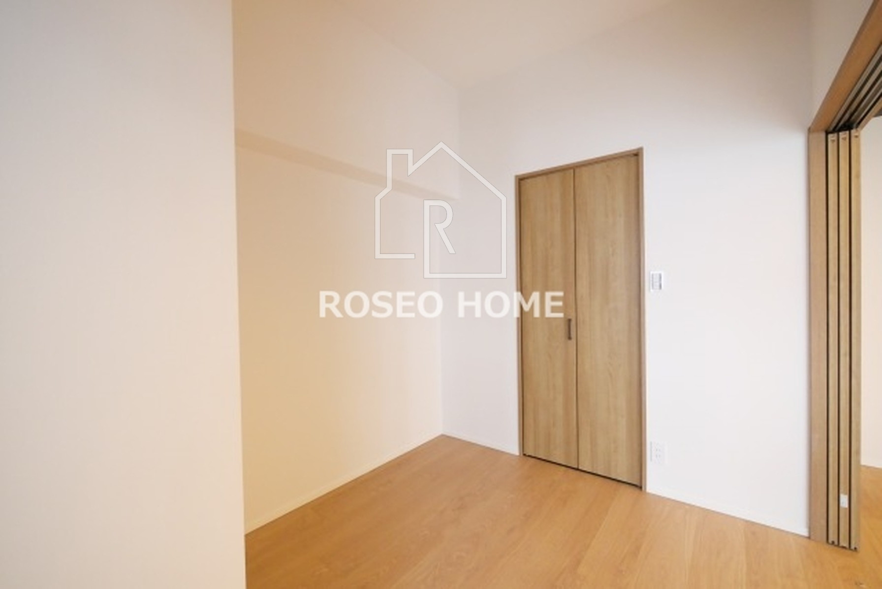 BRAVE徳井町の洋室