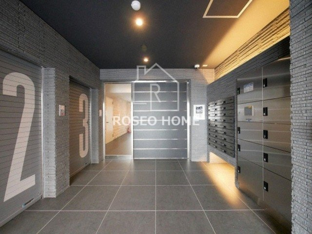 BRAVE徳井町のエントランス