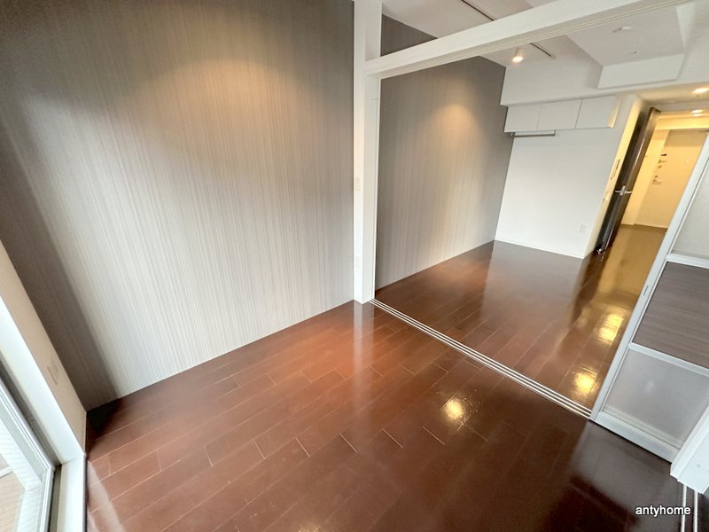 SERENiTE本町エコートの洋室