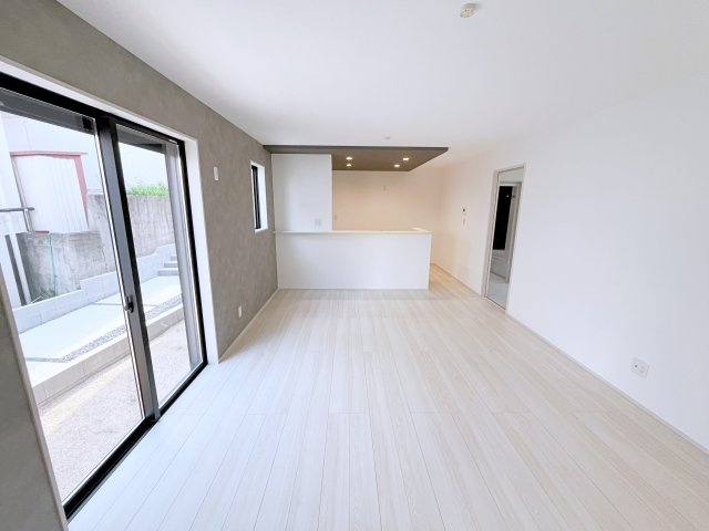 新築戸建・建売　郡山市深沢二丁目　GRAFARE　全2棟のキッチン|カウンター越しに会話が弾む、家族とのつながりを感じられる対面キッチンです！