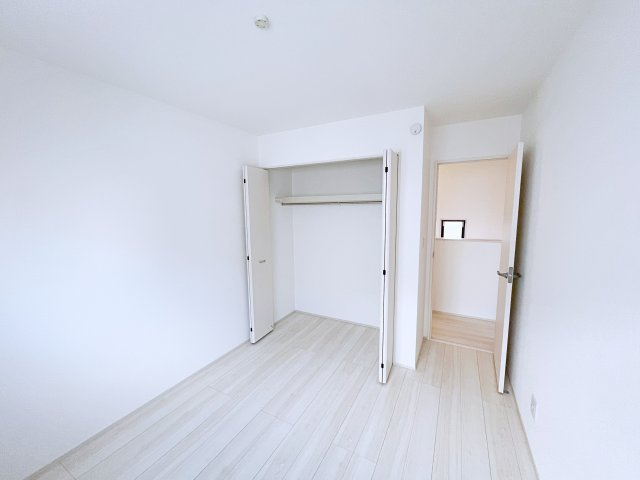 新築戸建・建売　郡山市深沢二丁目　GRAFARE　全2棟の収納|大容量の収納！ハンガーパイプもついているので干した洗濯物をそのままかけることができる！