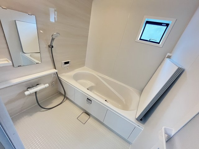 【浴室】 | 糟屋郡須恵町旅石5期　1号棟（全2棟）【仲介手数料無料・0円】 | 現地写真。浴室です。