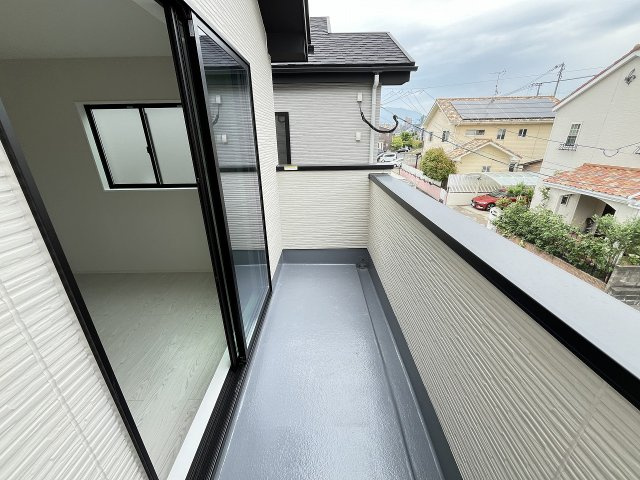 【バルコニー】 | 糟屋郡須恵町旅石5期　1号棟（全2棟）【仲介手数料無料・0円】 | 現地写真。