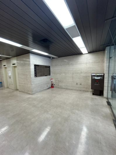 大阪弁護士ビルのエントランス