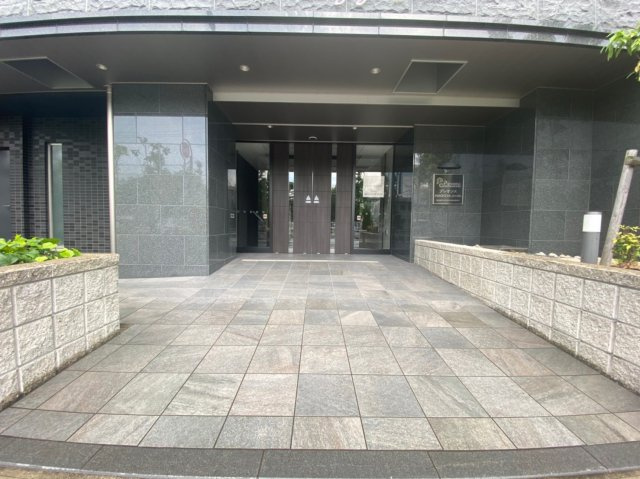 【エントランス】 | プレサンスNAGOYAファスト | 落ち着いたエントランスです