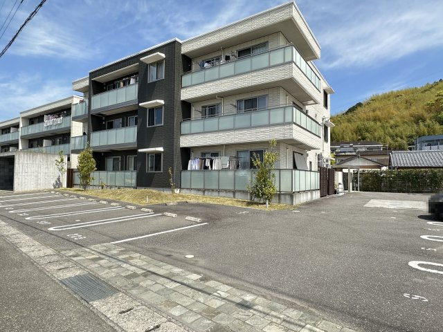シャーメゾン初月Ⅱ B棟の外観