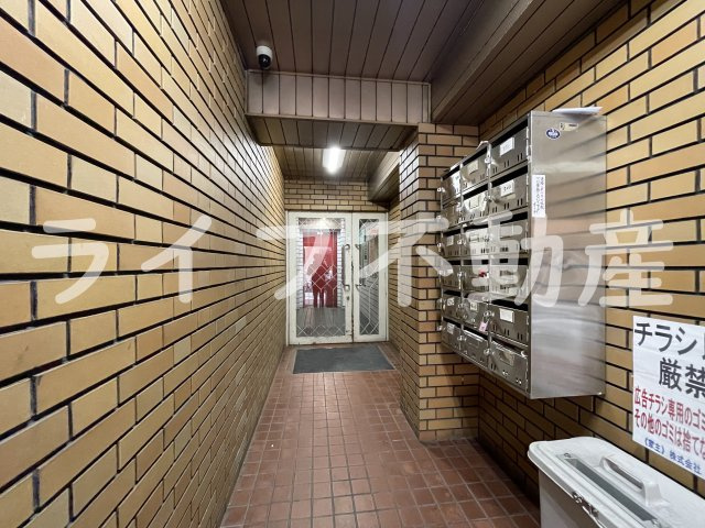 ガーデンハイツのエントランス|建物の内部です