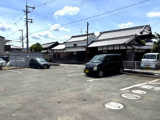 リバーヒル喜志の駐車場