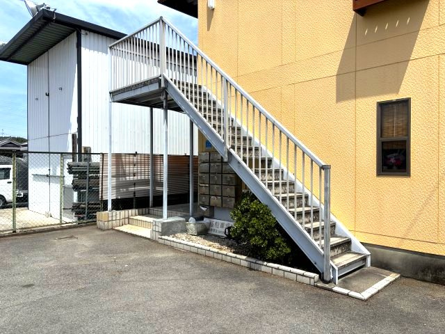 リバーヒル喜志のエントランス