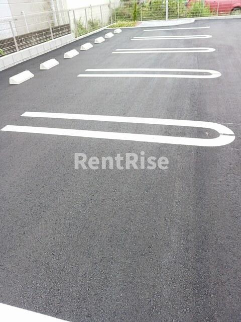 ソレイユの駐車場