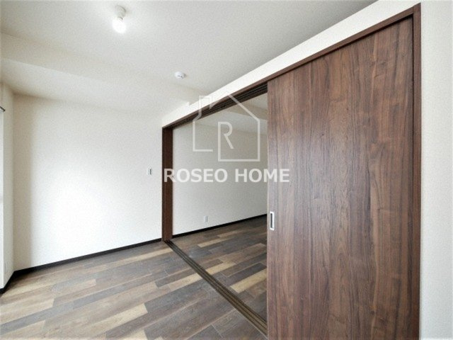 ブリリアントジュネス本町の洋室