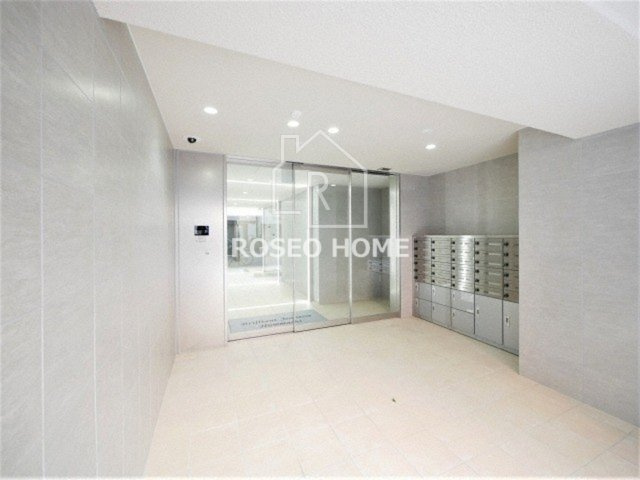 ブリリアントジュネス本町のエントランス