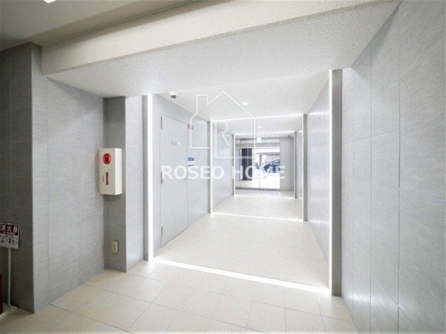 ブリリアントジュネス本町のロビー