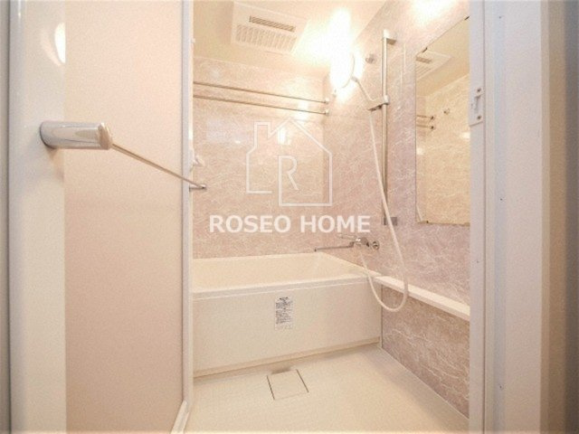 ブリリアントジュネス本町の浴室