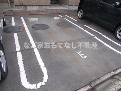 【駐車場】 | ネオコスモ | 敷地内駐車場で便利です。