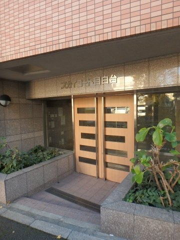 スカイコート目白台のエントランス