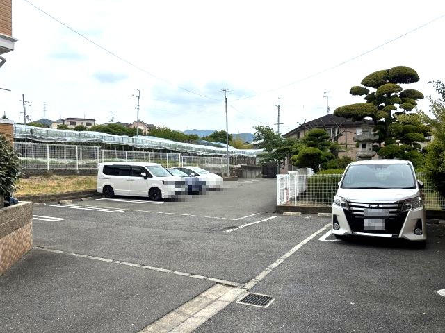 ファシネイション春日Ⅱの駐車場