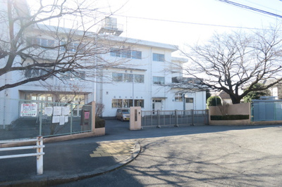八王子市立石川中学校まで1800ｍ