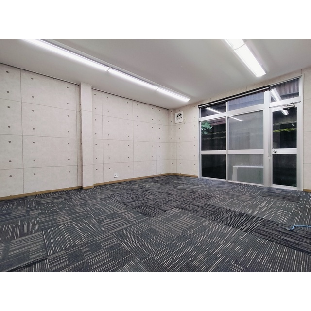 岐阜市弥八町の店舗事務所の居間・リビング|1階事務所