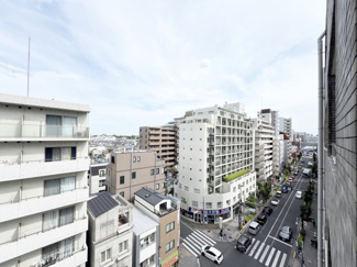 【展望】 | 東向きのバルコニーは朝の優しい日差しが降り注ぎ気持ちの良い朝を迎えられます。