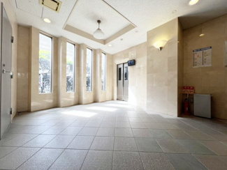 【その他共用部分】 | エレベーター完備のためベビーカーや重い荷物の時も安心。