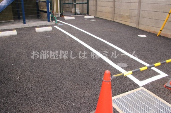 ゼフィルス西落合の駐車場|敷地内駐車場