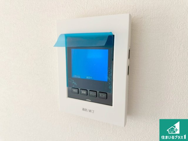 小野市神明町　第1期　新築一戸建ての防犯設備|カラーモニターインターホン！声だけでなく来訪者の姿や顔がモニターで確認できるので、小さなお子様がいらっしゃるご家庭でも安心できます！