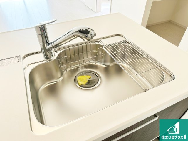 小野市神明町　第1期　新築一戸建ての設備|蛇口の先端に浄水器を内蔵しています！原水と浄水、お湯と冷水、シャワーの切替えがワンタッチなので用途によって使い分けられます。