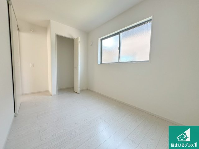 小野市神明町　第1期　新築一戸建ての洋室|シンプルな洋室は、自分好みのインテリアが楽しめます♪ご家族とインテリアや家具を選びに行くのは新築購入時の醍醐味の一つです。ぜひお楽しみください♪