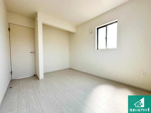 小野市神明町　第1期　新築一戸建ての洋室|収納スペースが充実しているので子供の成長に合わせてたくさん収納ができます！家族構成に合わせた様々な活用ができる収納！