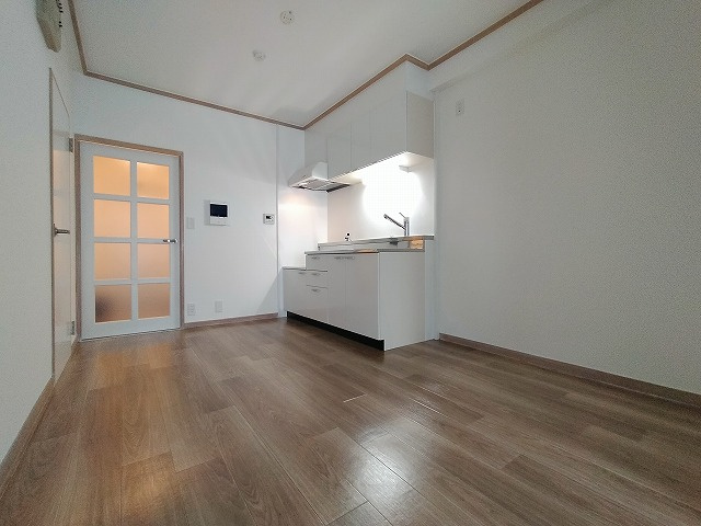 神戸市兵庫区西出町１丁目の賃貸マンションの居間・リビング|ダイニング