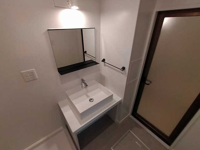 神戸市兵庫区西出町１丁目の賃貸マンションの洗面所