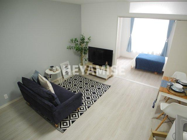 トロワジエムの居間・リビング|※モデルルーム(家具・家電は付きません)