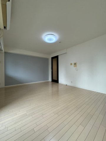 サンクタス梅田イノセントの居間・リビング|こちらの居間で趣味の時間をお楽しみください