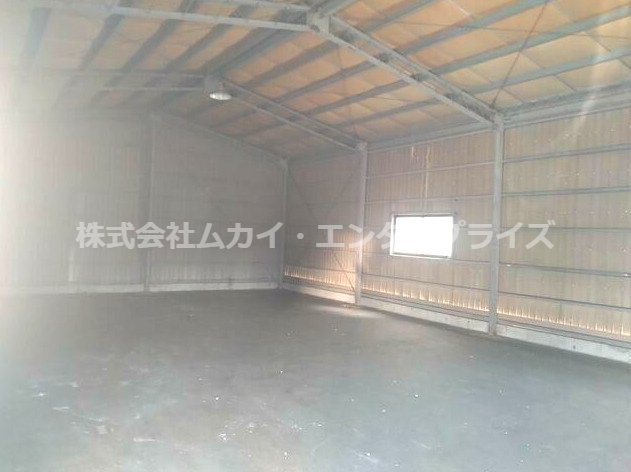 肥子町倉庫の内装