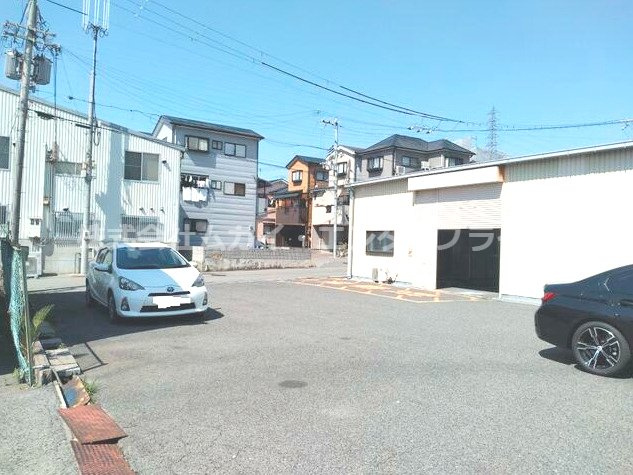 肥子町倉庫の駐車場