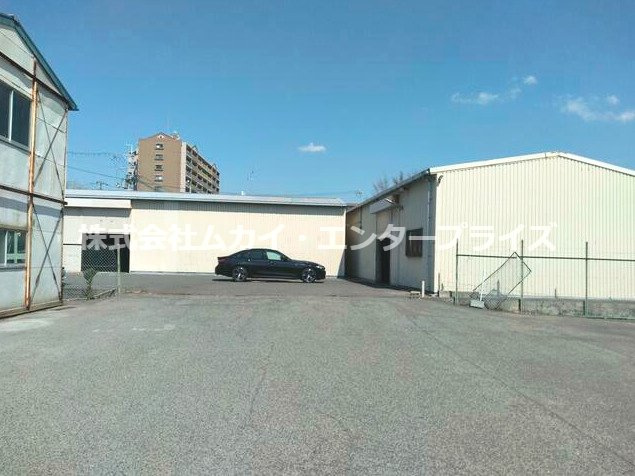 肥子町倉庫の駐車場