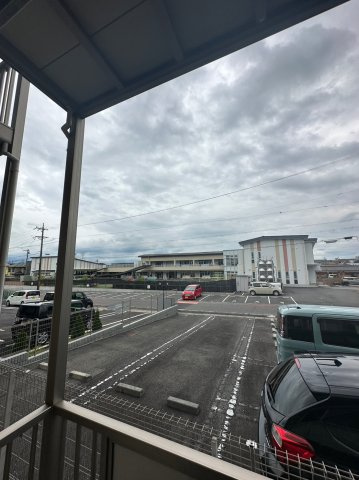 メゾン・Kの駐車場