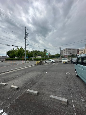 メゾン・Kの駐車場