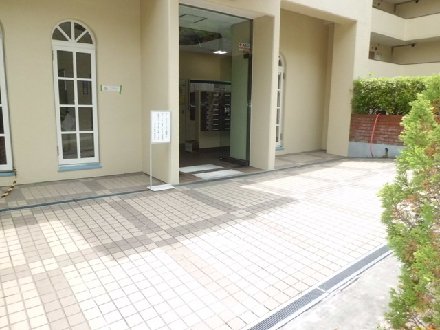 プラザ翠光のエントランス