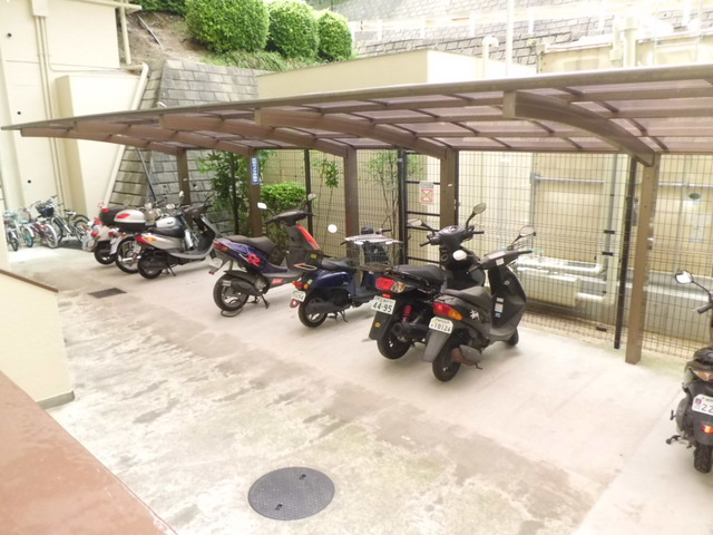 プラザ翠光の駐車場